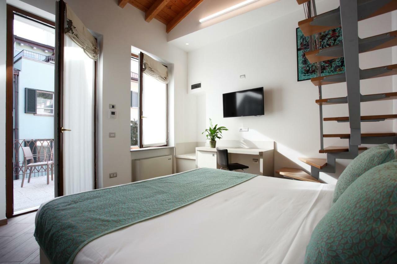 Hotel Ponti Angera Exterior photo