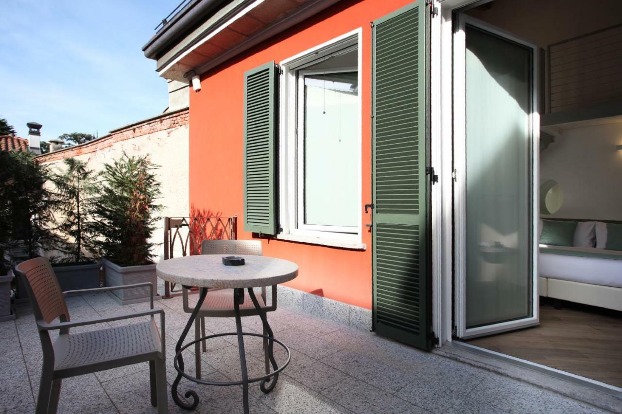 Hotel Ponti Angera Exterior photo
